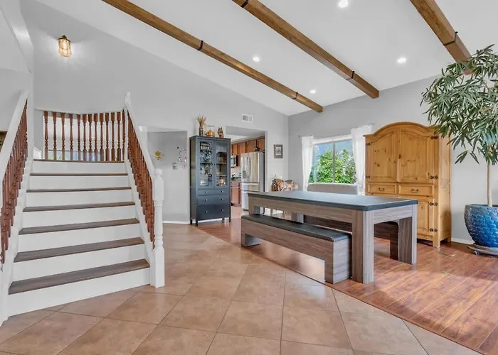 Spacious With Pool & Bike Access *
