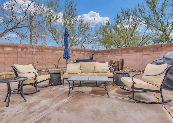 Spacious With Pool & Bike Access *