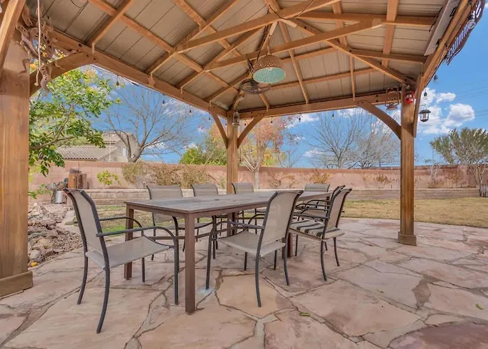 Spacious With Pool & Bike Access Holiday home Tucson