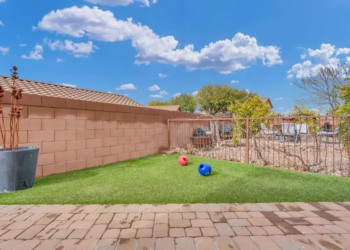 Holiday home Spacious With Pool & Bike Access *