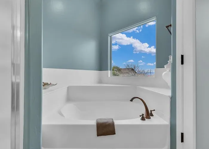 Spacious With Pool & Bike Access Tucson