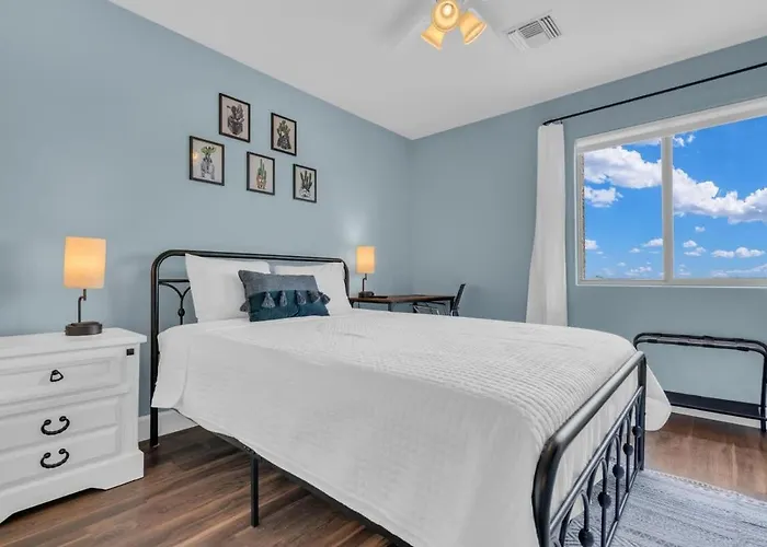 Spacious With Pool & Bike Access * Tucson