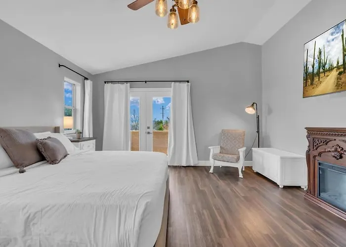 Spacious With Pool & Bike Access