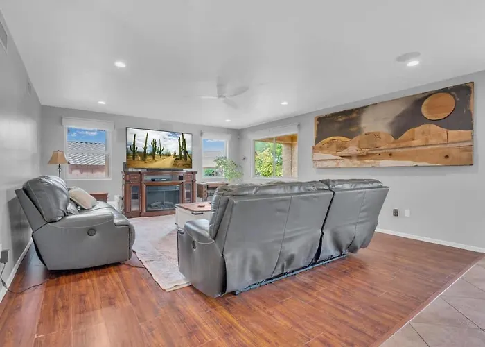 Spacious With Pool & Bike Access Tucson