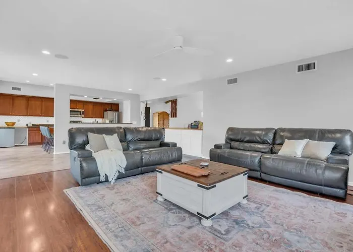 Spacious With Pool & Bike Access Holiday home