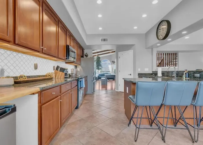 Spacious With Pool & Bike Access * Tucson