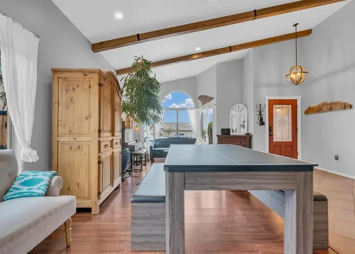 Spacious With Pool & Bike Access Holiday home Tucson