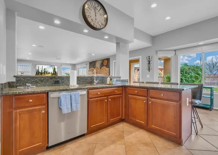 Spacious With Pool & Bike Access