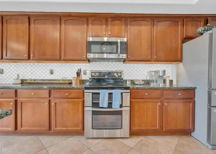 Spacious With Pool & Bike Access