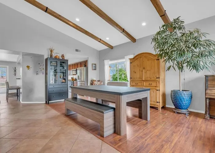 Spacious With Pool & Bike Access *